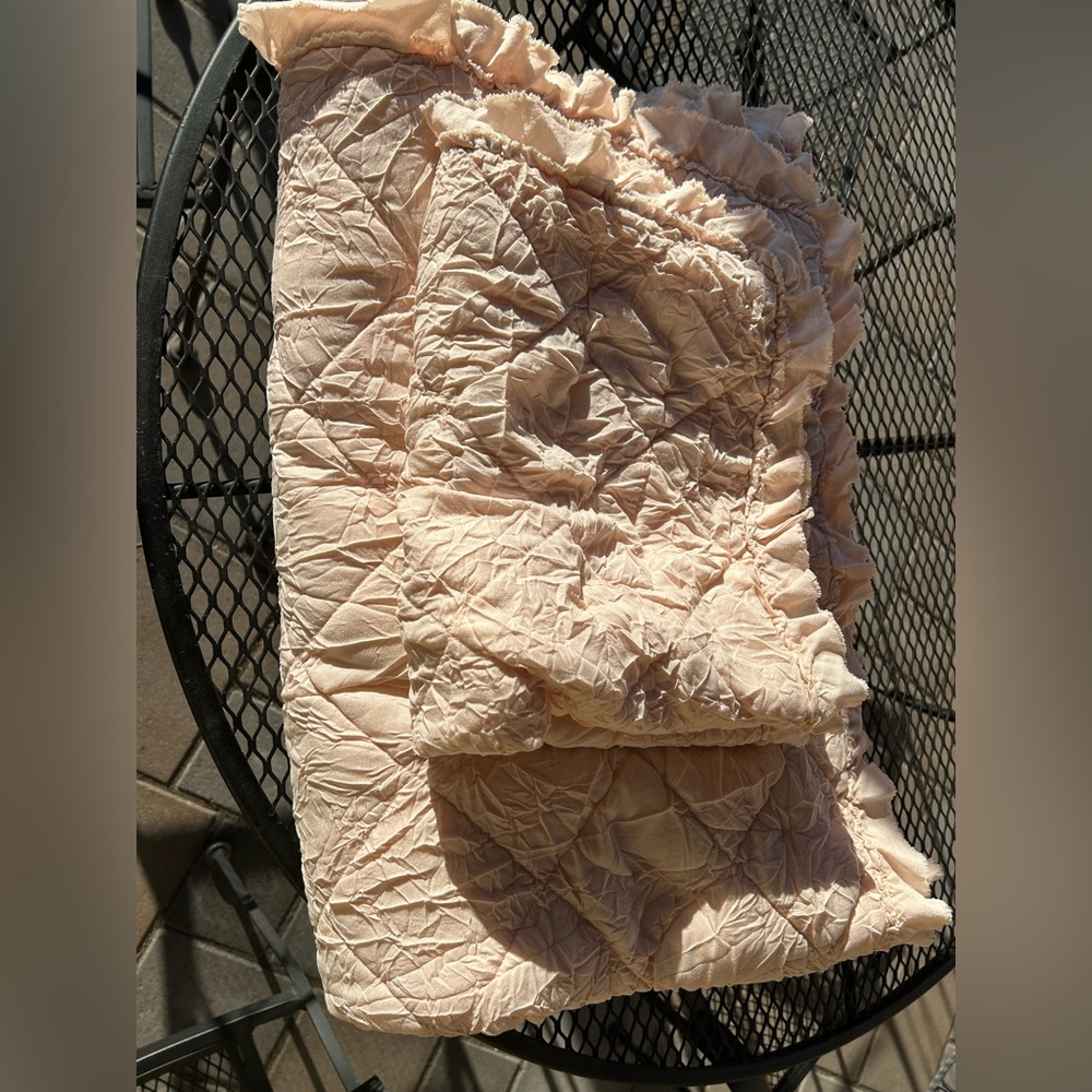 Twin soft pink light weight comforter & sham - Picture 2 of 5